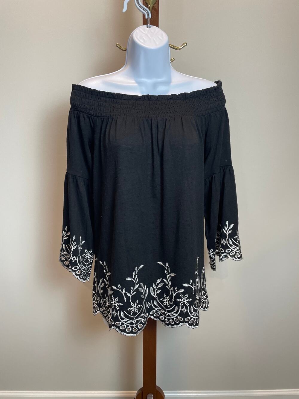White House Black Market Blouse Size M Black Embroidered Off‑Shoulder Boho Top